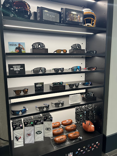 Sunglasses Store «Oakley Store», reviews and photos, 654 Spectrum Center Dr, Irvine, CA 92618, USA