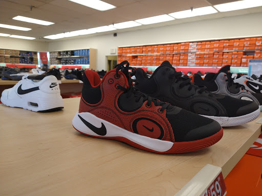 Shoe Store «Famous Footwear Outlet», reviews and photos, 5580 International Dr, Orlando, FL 32819, USA