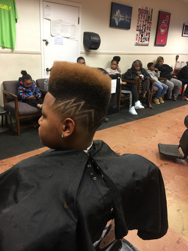 Barber Shop «Crowned Barber Shop», reviews and photos, 9326 Garfield Blvd, Garfield Heights, OH 44125, USA