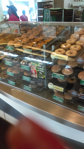 Bakery «Krispy Kreme Doughnuts», reviews and photos, 208 W 14 Mile Rd, Troy, MI 48083, USA
