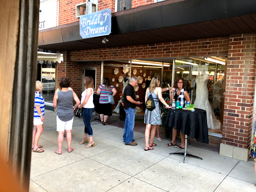 Bridal Dreams, 115 S Market St, Oskaloosa, IA 52577, USA, 
