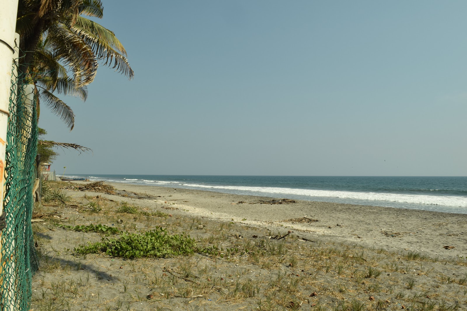 Φωτογραφία του Zunganera beach με γκρίζα άμμος επιφάνεια