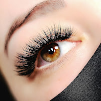 Lash out by Lili