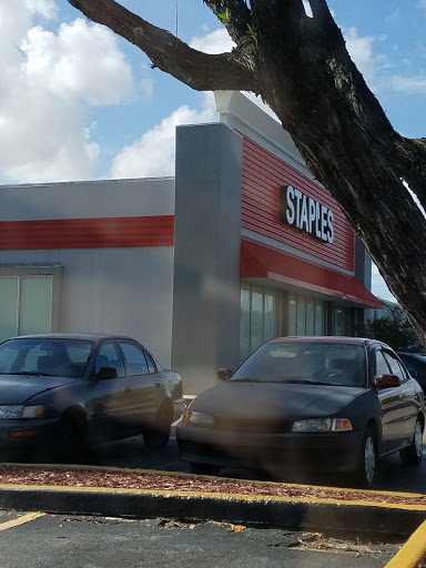 Office Supply Store «Staples», reviews and photos, 2120 SW 32nd Ave, Coral Gables, FL 33145, USA