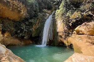 Yahshoush Waterfalls image