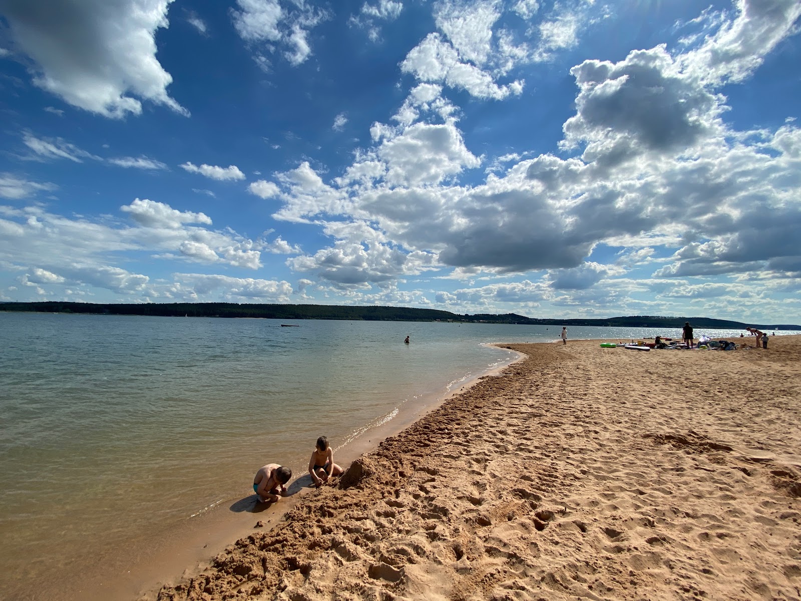 Foto di Seezentrum Allmannsdorf con una superficie del sabbia beige