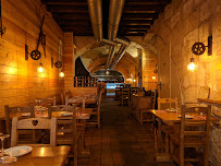 Atmosphère du Restaurant servant de la raclette La Meule Du Berger à Bordeaux - n°20