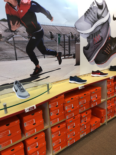 Shoe Store «Famous Footwear», reviews and photos, 975 I-30 Frontage Rd, Rockwall, TX 75087, USA