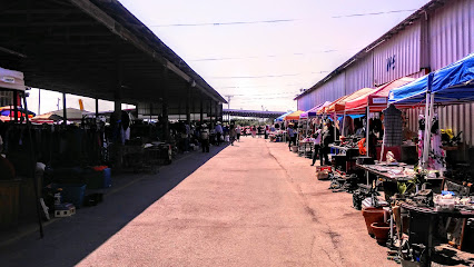 Mi Mercado Flea Market and Ballroom