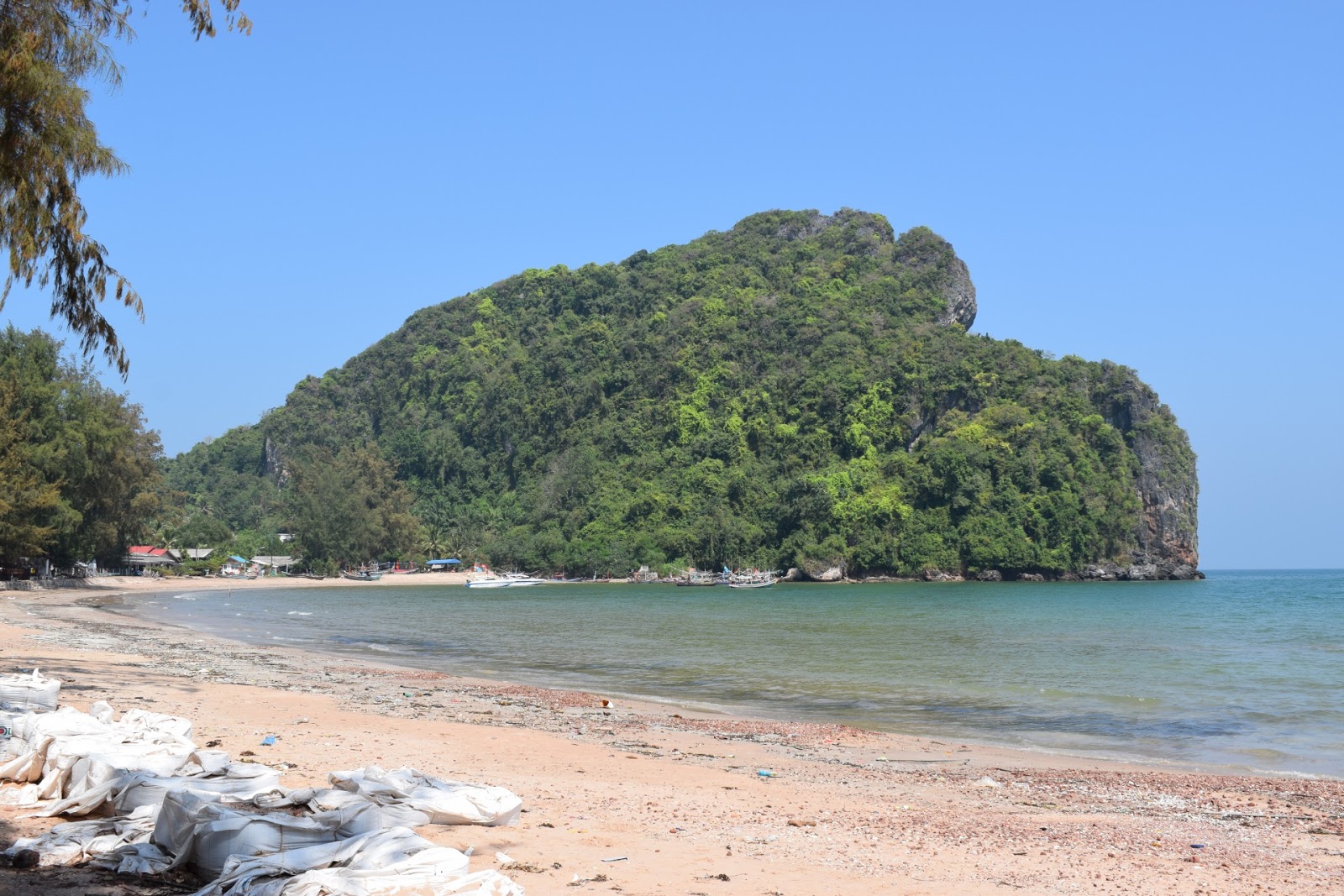 Tham Thong-Bang Boet Beach的照片 带有长直海岸