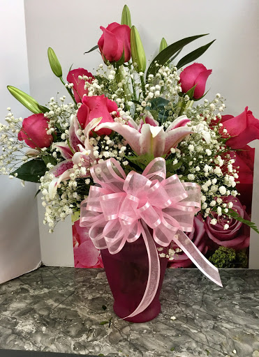 Gift Basket Store «FLOWERS BY TARA AND JEWELRY WORLD», reviews and photos, 2087 Wilma Rudolph Blvd, Clarksville, TN 37040, USA