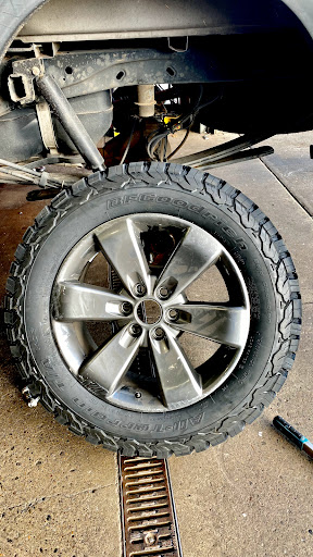 Tire Shop «Discount Tire Store - Tigard, OR», reviews and photos, 11462 SW Pacific Hwy, Tigard, OR 97223, USA