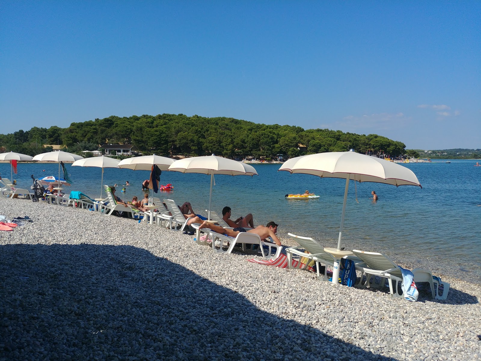 Photo de Pomer beach - endroit populaire parmi les connaisseurs de la détente