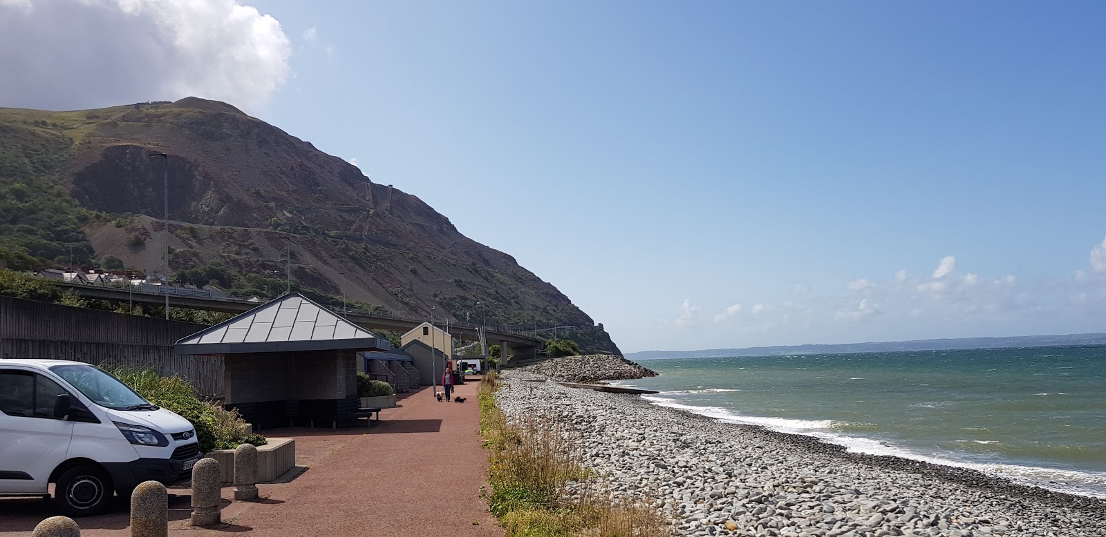 Photo de Plage de Penmaenmawr - bon endroit convivial pour les animaux de compagnie pour les vacances