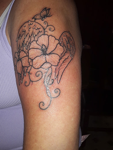 Tattoo Shop «Atomic Tattoos», reviews and photos, 9043 Ulmerton Rd, Largo, FL 33771, USA