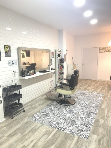 Peluquería Le Club 10 Salón de Corte en Roquetas de Mar, Almería