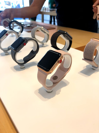 Computer Store «Apple Pasadena», reviews and photos, 54 W Colorado Blvd, Pasadena, CA 91105, USA