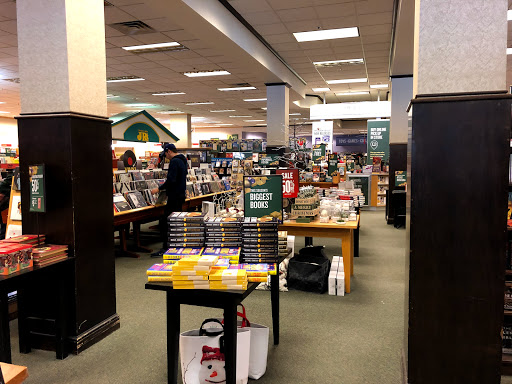 Book Store «Barnes & Noble Booksellers Crabtree Mall», reviews and photos, 4325 Glenwood Ave, Raleigh, NC 27612, USA