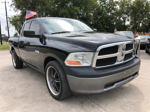 Used Car Dealer «Luxury Unlimited Auto Sales», reviews and photos, 11912 Potranco Rd, San Antonio, TX 78253, USA