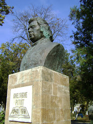Bustul poetului Gheorghe Pitut