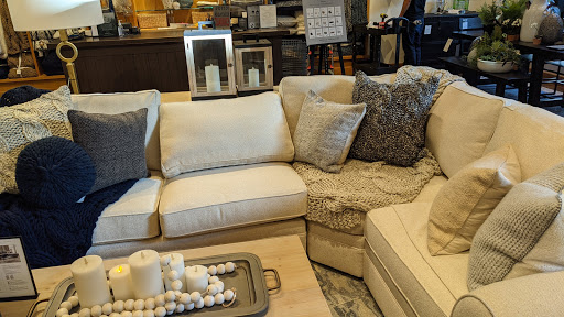 Furniture Store «Pottery Barn», reviews and photos, 1415 4th St, Santa Monica, CA 90401, USA