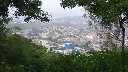 Sendero Macuelizo,parque Ecológico Juana Lainez - 3QVR+QMV, Cuarta Avenida, Tegucigalpa, Honduras