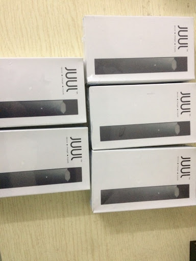 Body Piercing Shop «Vibes Smoke Shop & Piercing», reviews and photos, 1222 El Camino Real, Redwood City, CA 94061, USA