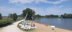 Photo de Charlemagne Beach avec rivage droit, long