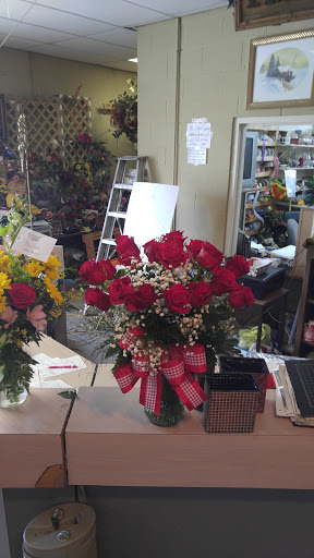 Florist «Blossom Shoppe», reviews and photos, 102 E Washington St, Princeton, KY 42445, USA
