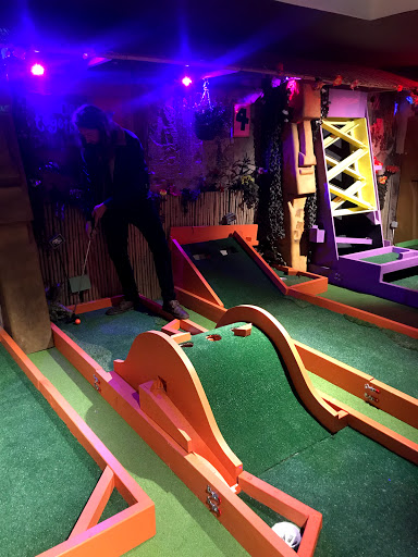 Plonk Crazy Golf - Shoreditch