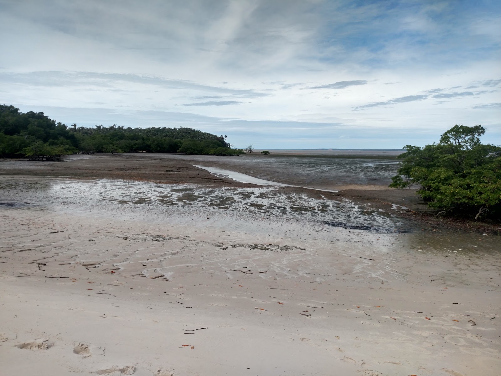 Valokuva Acampamento Guai Praiaista. sisältäen suora ranta