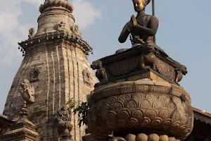 Bhupatindra Malla Statue image