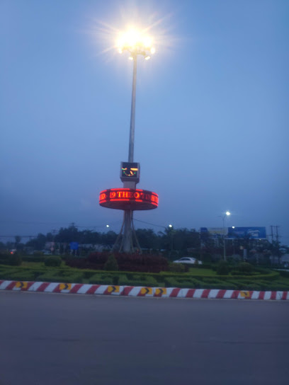 Tháp Đồng hồ với Màn hình LED ở Vòng xoay