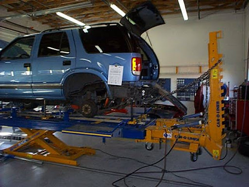 Auto Body Shop «McLeod Auto Body», reviews and photos, 1015 7th Ave #220, Kirkland, WA 98033, USA