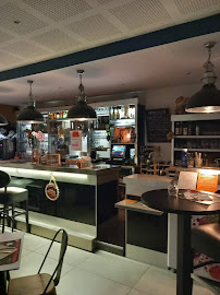 Atmosphère du Restaurant L'Entrepote's à Pujols - n°4