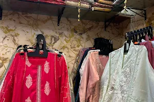 Insha's Fashion Hub | Best Clothing store near Mumbai|| image