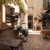 Atmosphère du Restaurant français Midi à l'ombre à Uzès - n°11