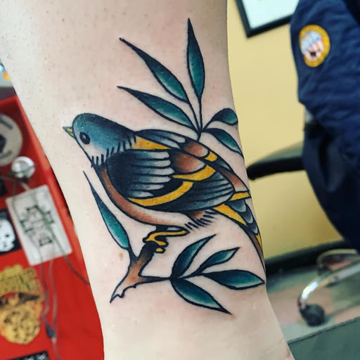 Tattoo Shop «A1 Tattoo Co», reviews and photos, 6805 N Oak Trafficway, Gladstone, MO 64118, USA