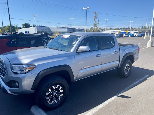 Toyota Dealer «Royal Moore Toyota», reviews and photos, 1415 SE River Rd, Hillsboro, OR 97123, USA