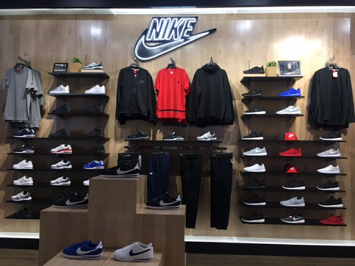 Shoe Store «Shoe Palace», reviews and photos, 239 Los Cerritos Center Suite 114, Cerritos, CA 90703, USA
