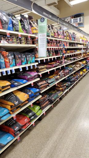 Pet Supply Store «PetSmart», reviews and photos, 5 Main St, East Hartford, CT 06118, USA