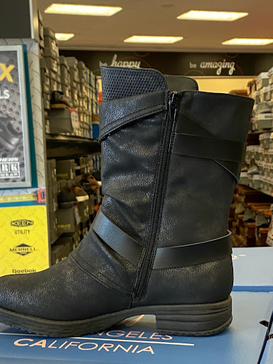 Shoe Store «Shoe Carnival», reviews and photos, 466 Pinnacle Pkwy, Bristol, TN 37620, USA