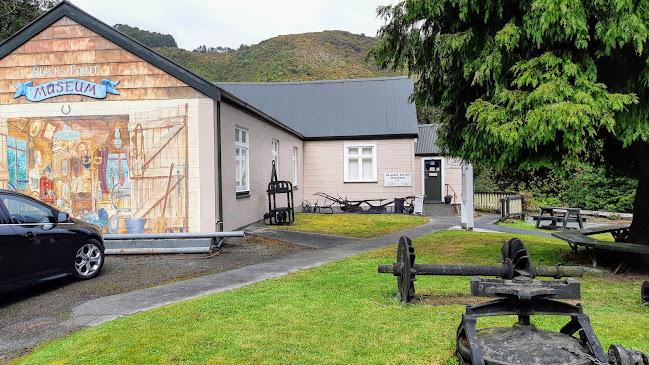 Blacks Point Museum - Museum