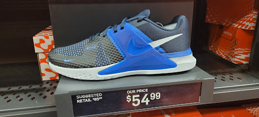 Clothing Store «Nike Factory Store», reviews and photos, 3905 Eagan Outlets Pkwy #200, Eagan, MN 55122, USA