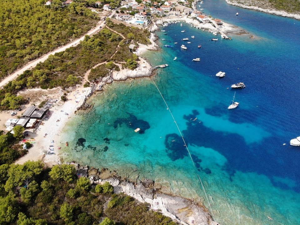 Foto de Teplus beach com múltiplas pequenas baías