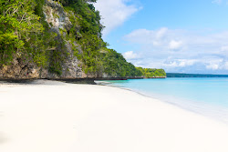 Kiki Beach'in fotoğrafı dağlarla çevrili