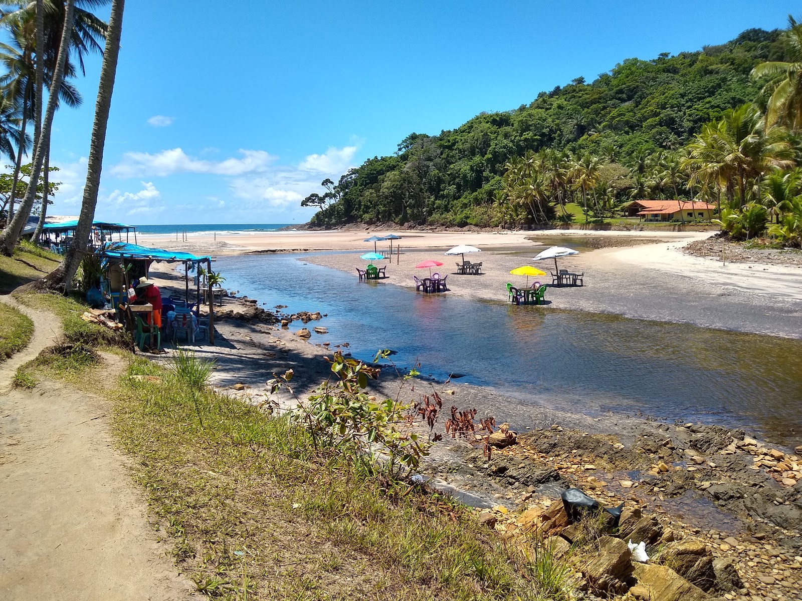 Foto de Praia de Jeribucaçu e o assentamento