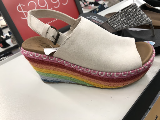 Shoe Store «SKECHERS Factory Outlet», reviews and photos, 321 Nut Tree Rd #131H, Vacaville, CA 95687, USA