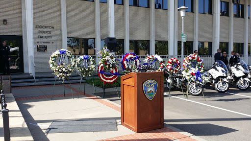 Village Flowers & Gifts, 527 W Lodi Ave, Lodi, CA 95242, USA, 