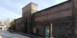Hunat Hatun Camii ve Külliyesi
